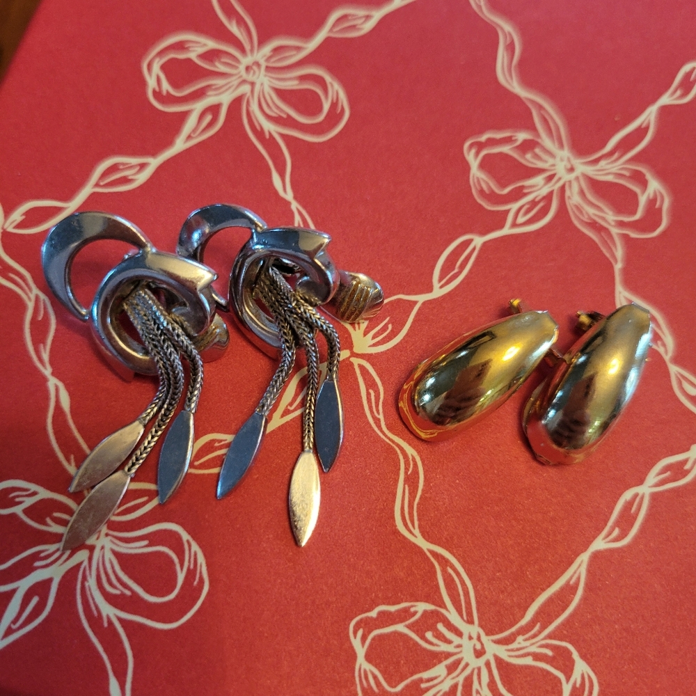 Vintage Monet Silver-tone & Unsigned Gold-tone Clip-On Earrings ~ 1970s? - Picture 5 of 16